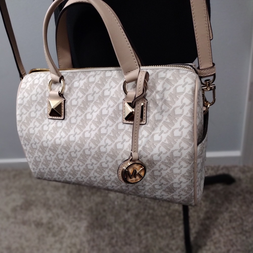 Authentic New Michael kors